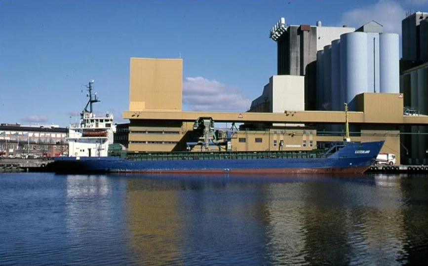 M/V Listerland alongside a grain terminal