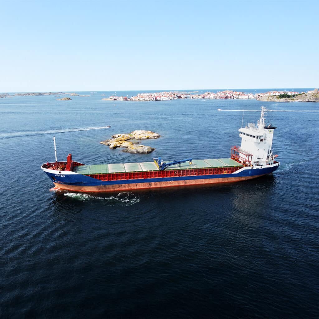 M/V Lister under way with the hatches closed