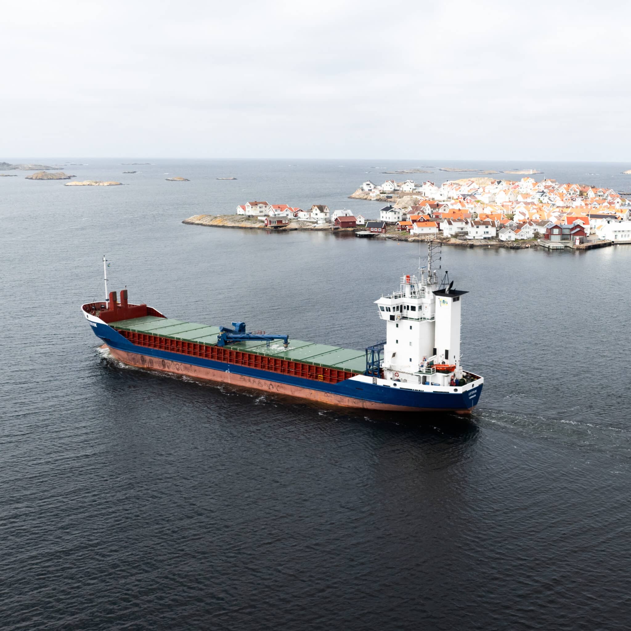 Self-unloader passing the archipelago off Skärhamn, seen from the air